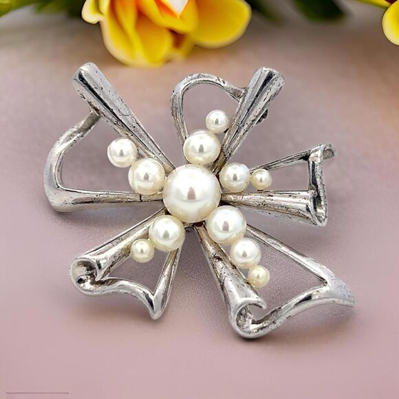 Mikimoto Estate Akoya Pearl Brooch Pin 2.5-6 mm Silver M408 - Picture 3 of 10